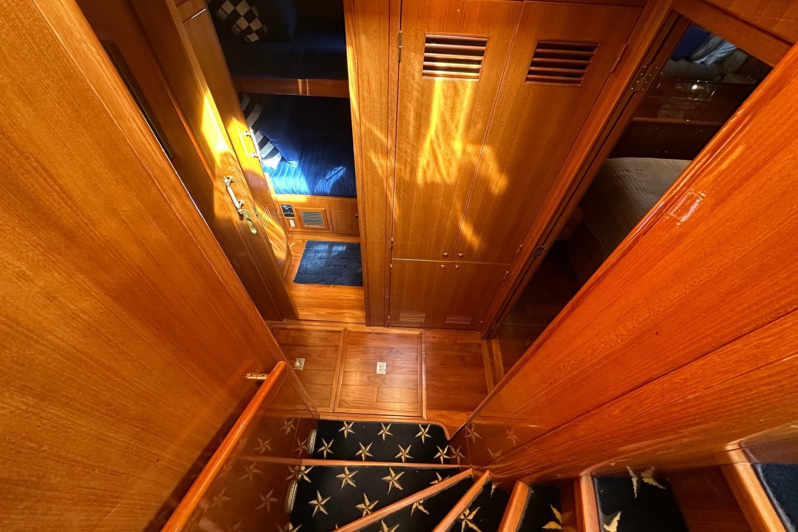 2005 Jefferson Pilothouse 63 - Photo 33