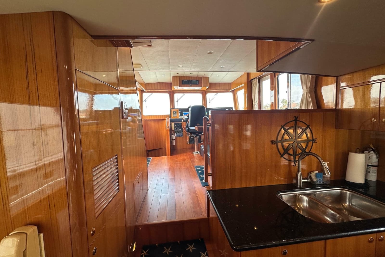 2005 Jefferson Pilothouse 63 - Photo 21