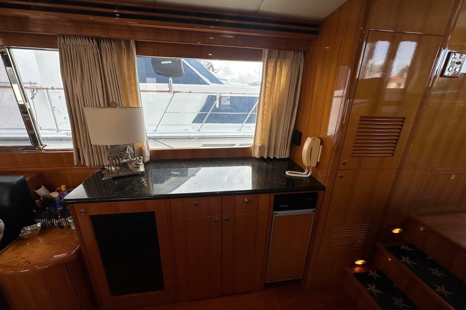 2005 Jefferson Pilothouse 63 - Photo 19