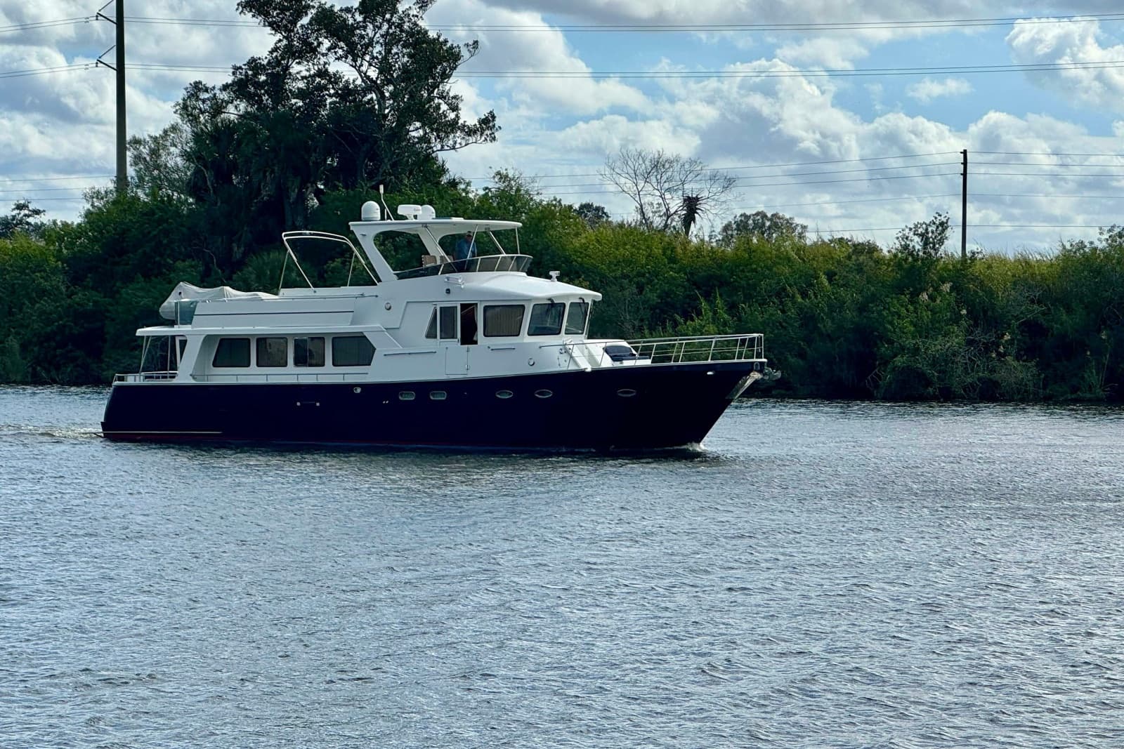 2005 Jefferson Pilothouse 63 - Photo 3