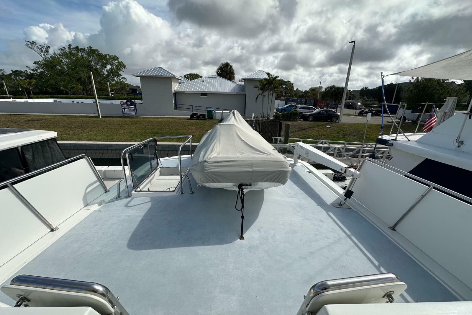 2005 Jefferson Pilothouse 63 - Photo 7
