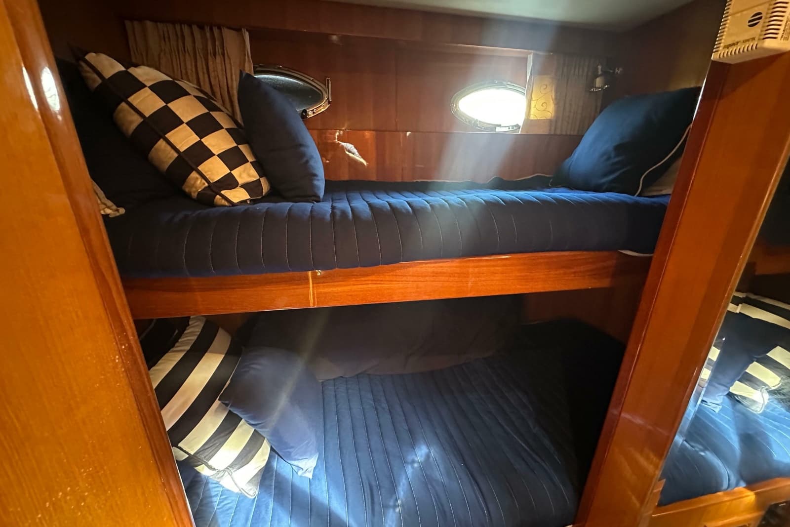 2005 Jefferson Pilothouse 63 - Photo 40