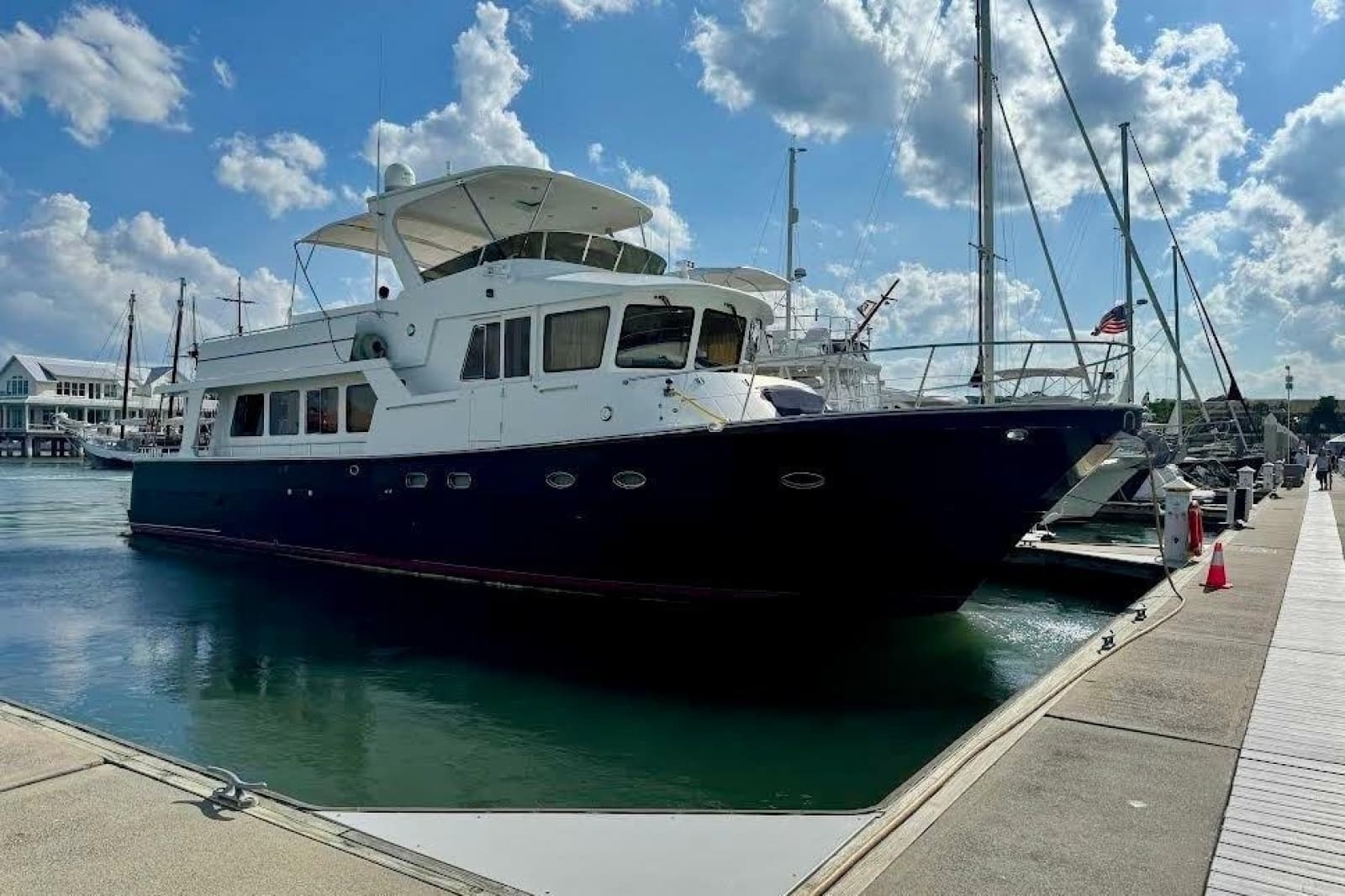 2005 Jefferson Pilothouse 63 - Photo 1