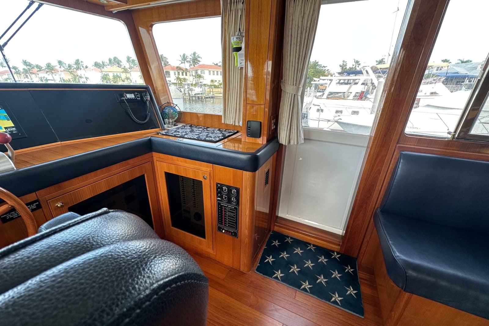 2005 Jefferson Pilothouse 63 - Photo 28