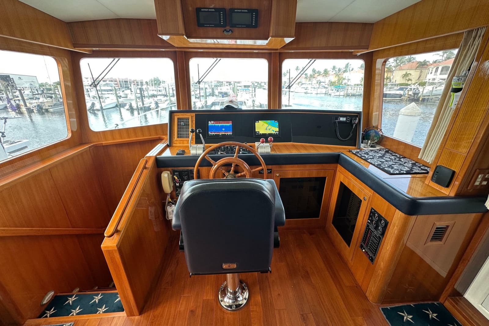 2005 Jefferson Pilothouse 63 - Photo 26