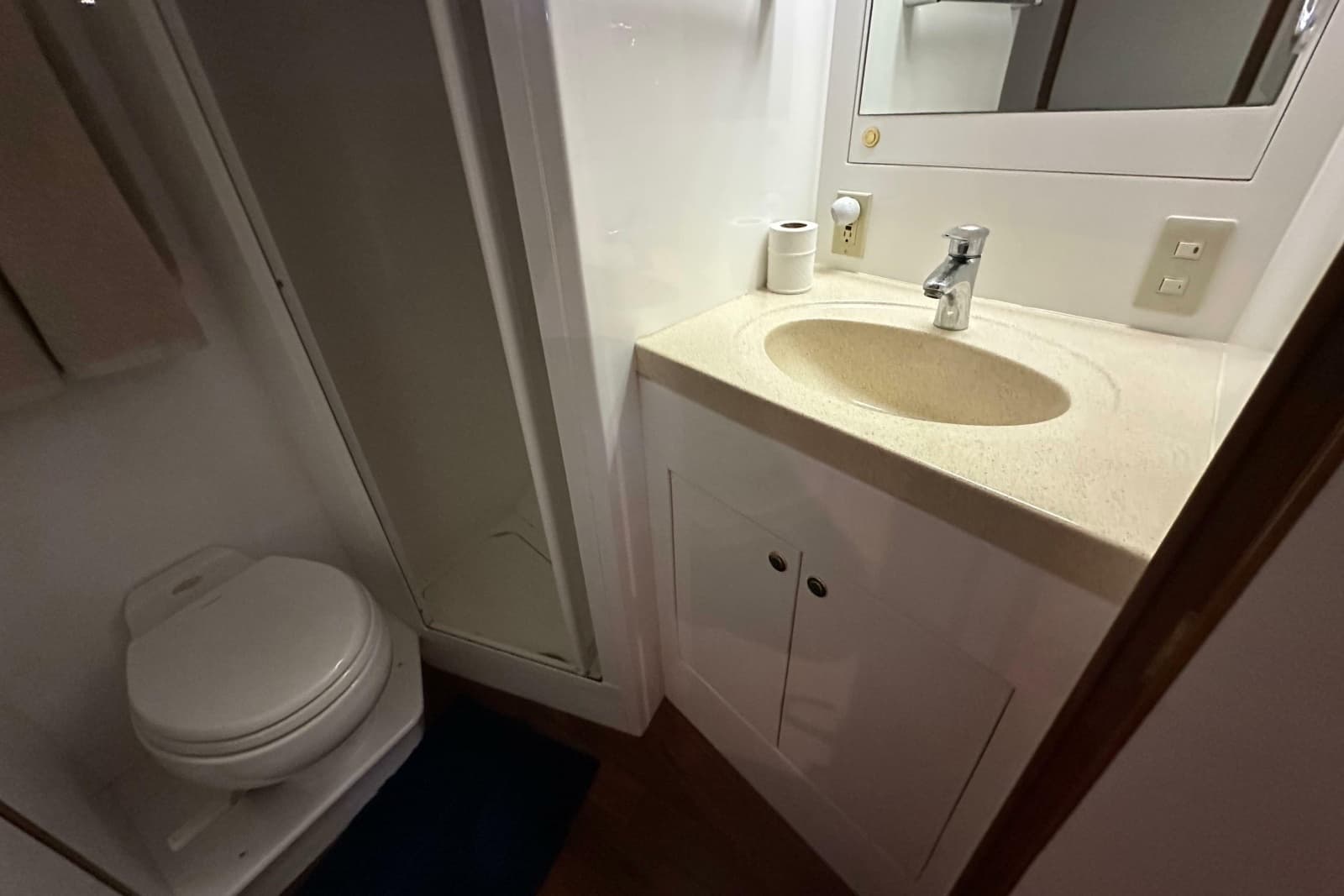 2005 Jefferson Pilothouse 63 - Photo 43