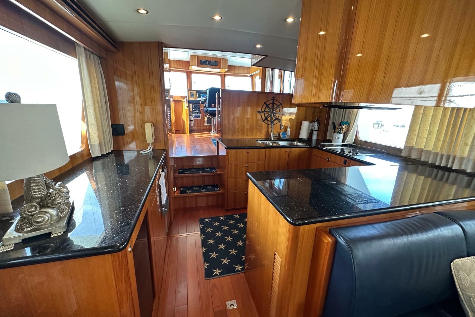 2005 Jefferson Pilothouse 63 - Photo 23
