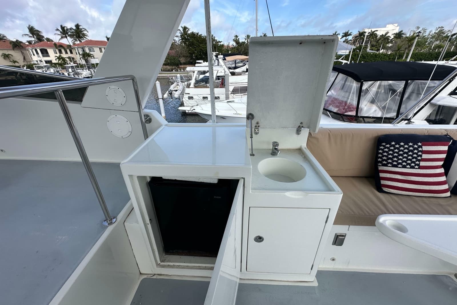 2005 Jefferson Pilothouse 63 - Photo 10
