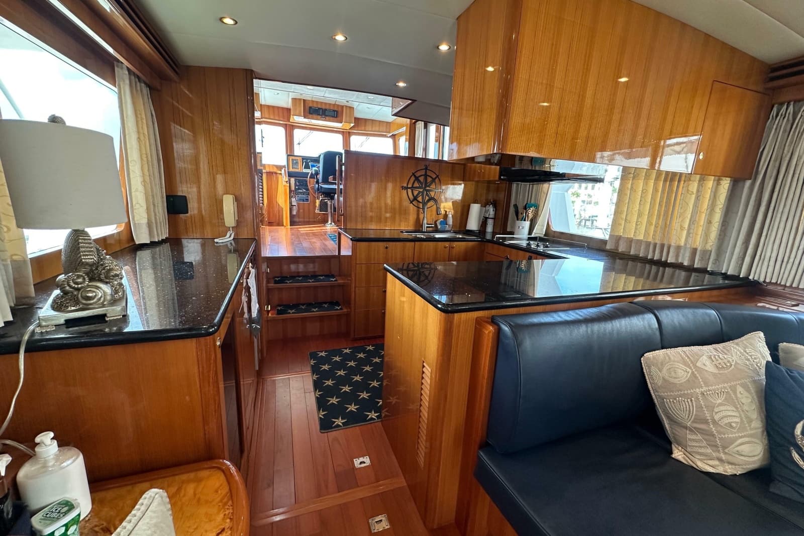 2005 Jefferson Pilothouse 63 - Photo 20