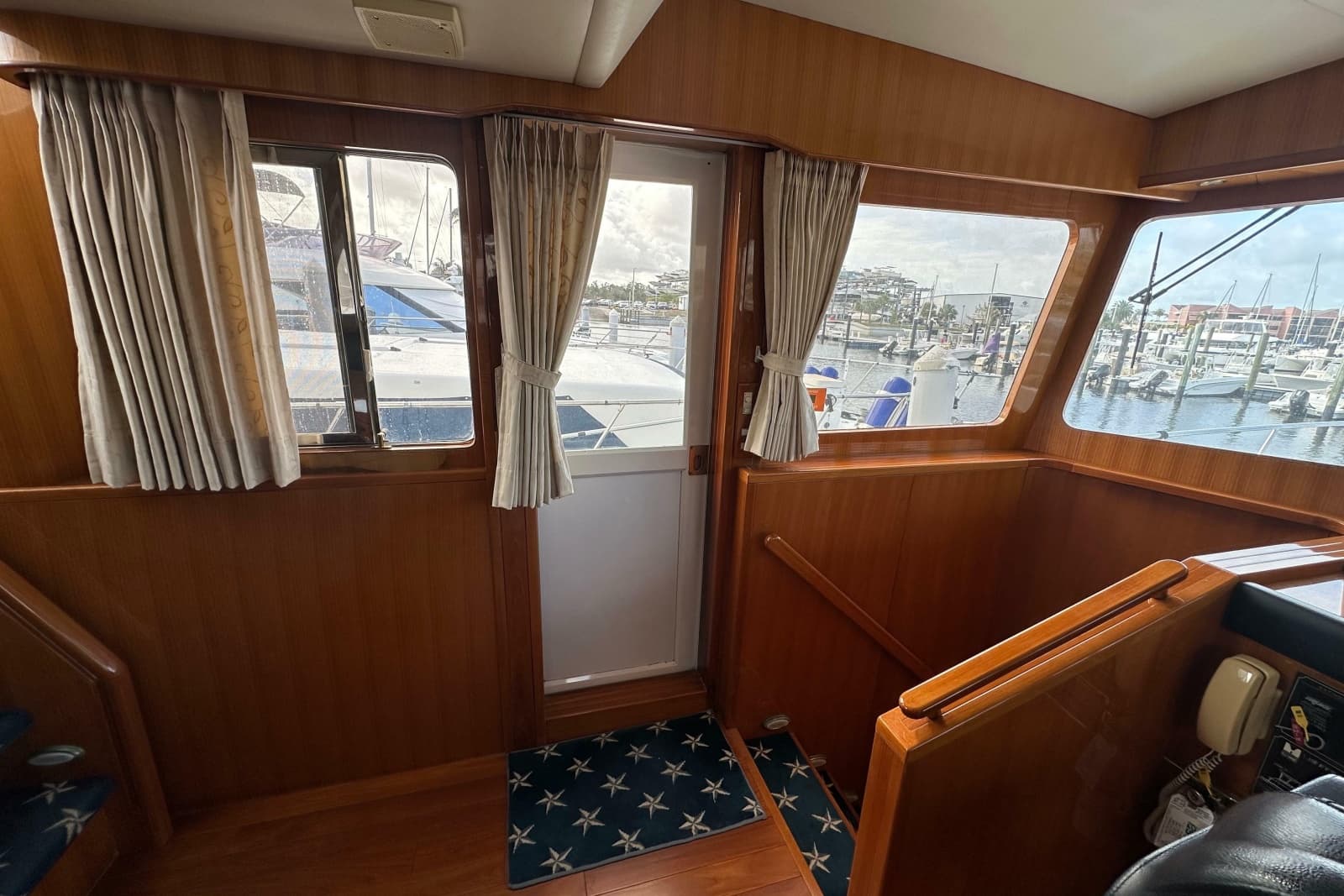 2005 Jefferson Pilothouse 63 - Photo 30