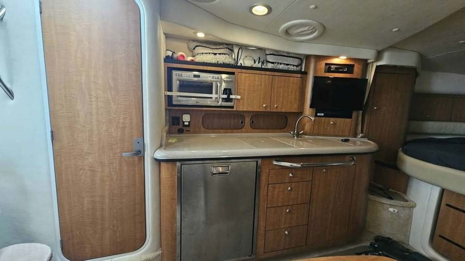 2006 Sea Ray 340 Sundancer - Photo 14