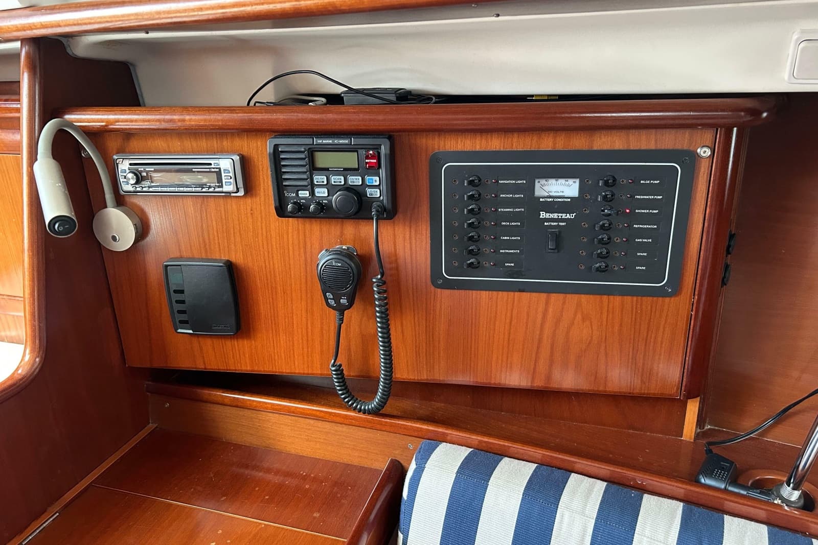2004 Beneteau Oceanis Clipper 331 - Photo 38