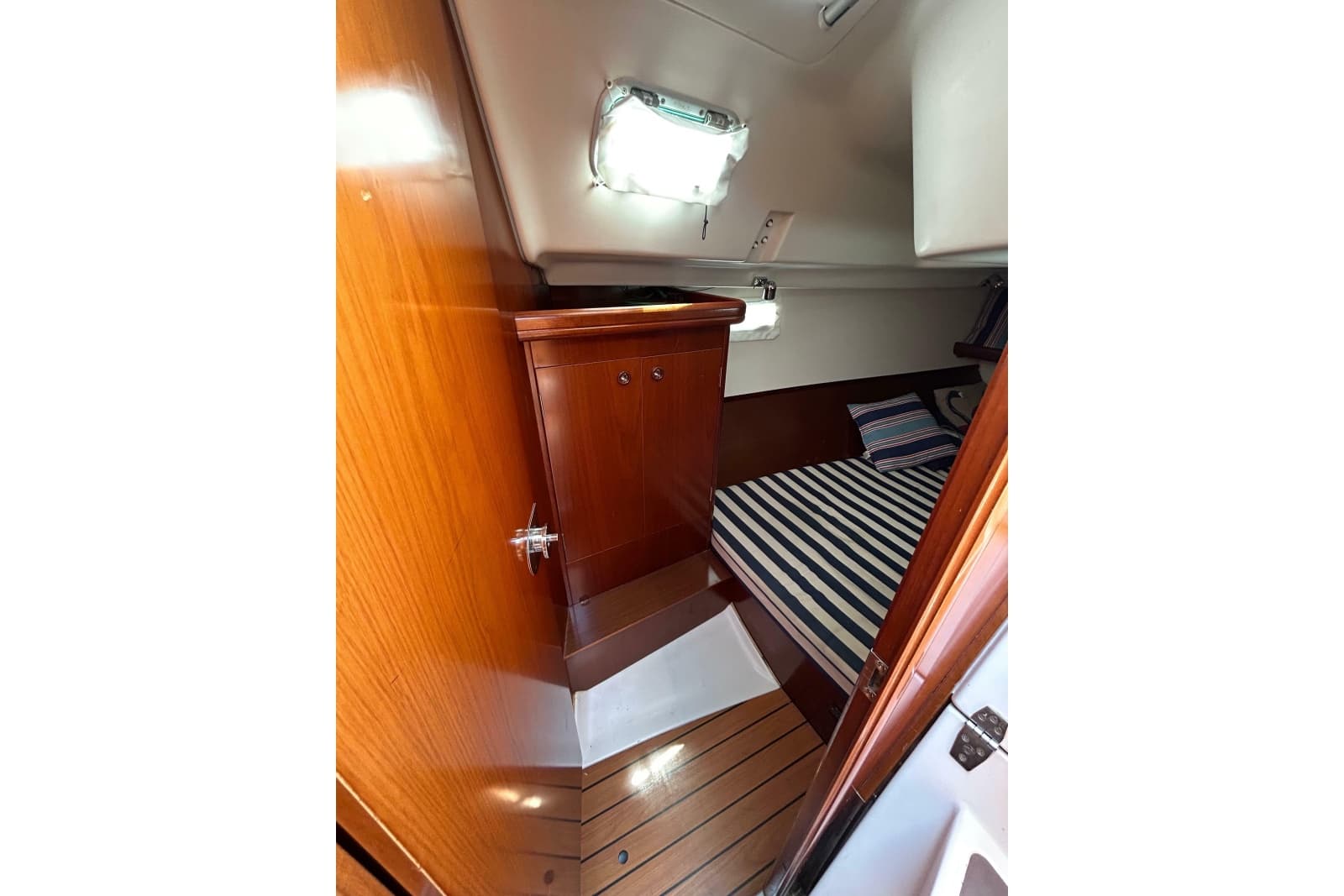 2004 Beneteau Oceanis Clipper 331 - Photo 41