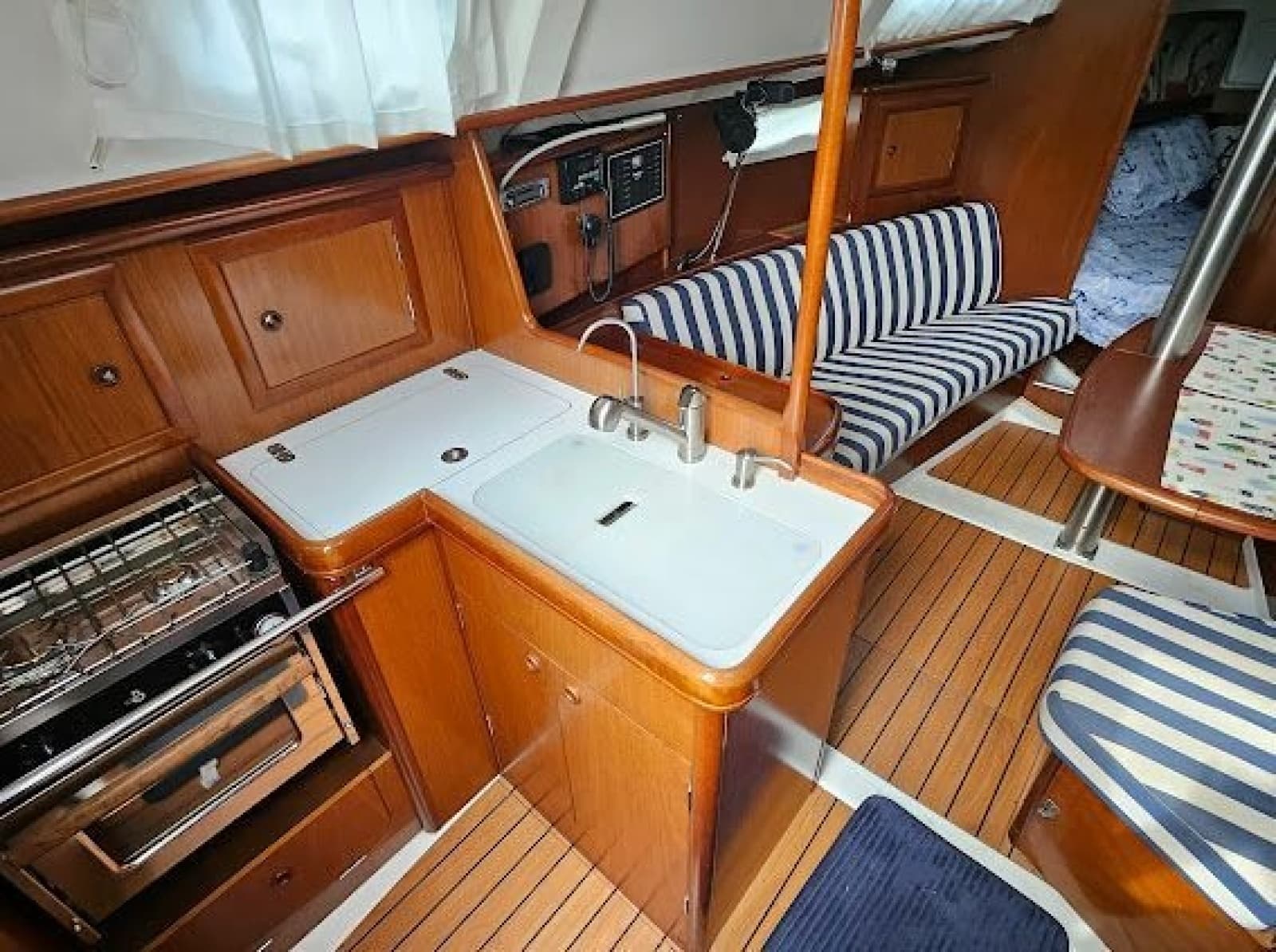 2004 Beneteau Oceanis Clipper 331 - Photo 15