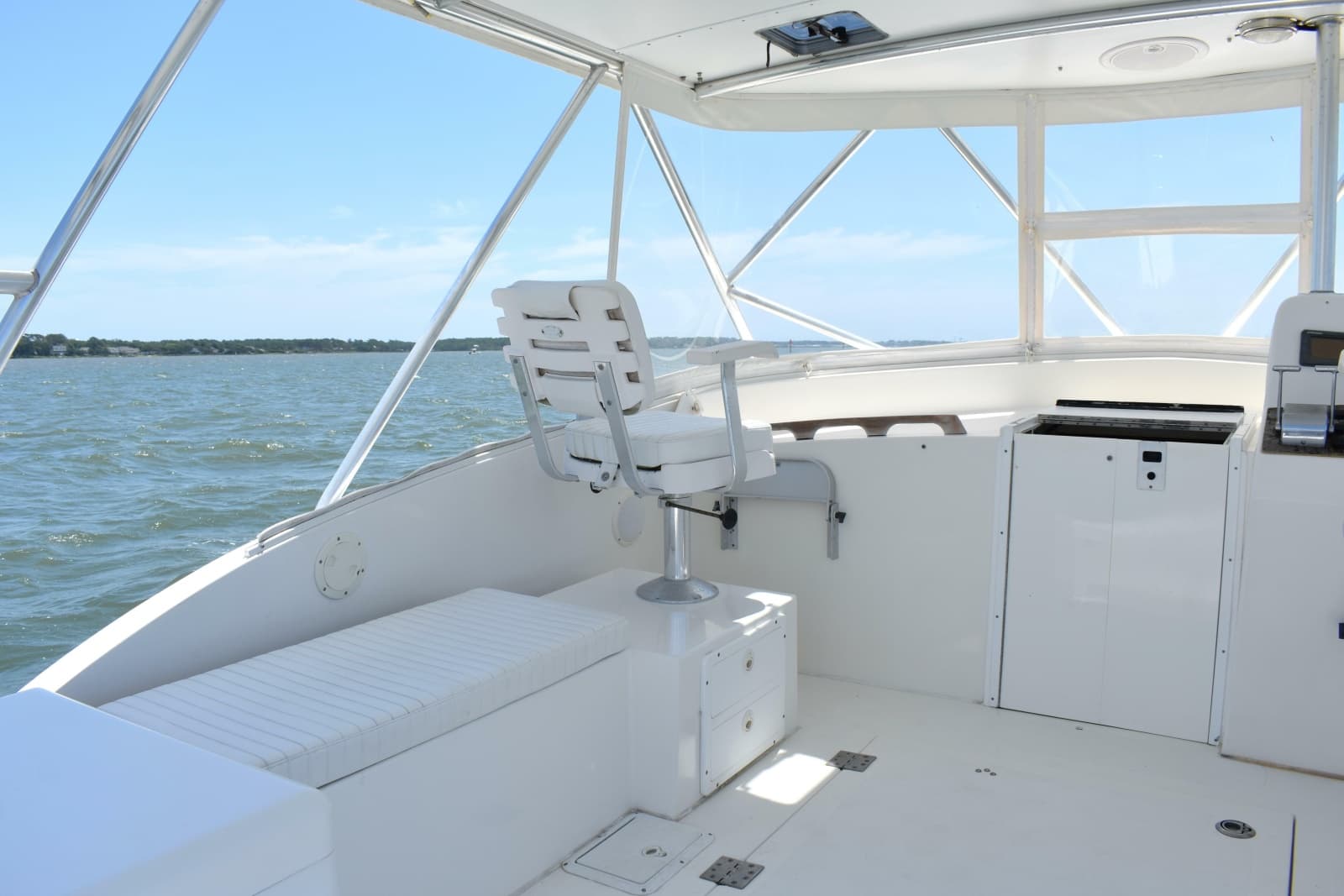 2004 Judge 34 Express - Photo 20
