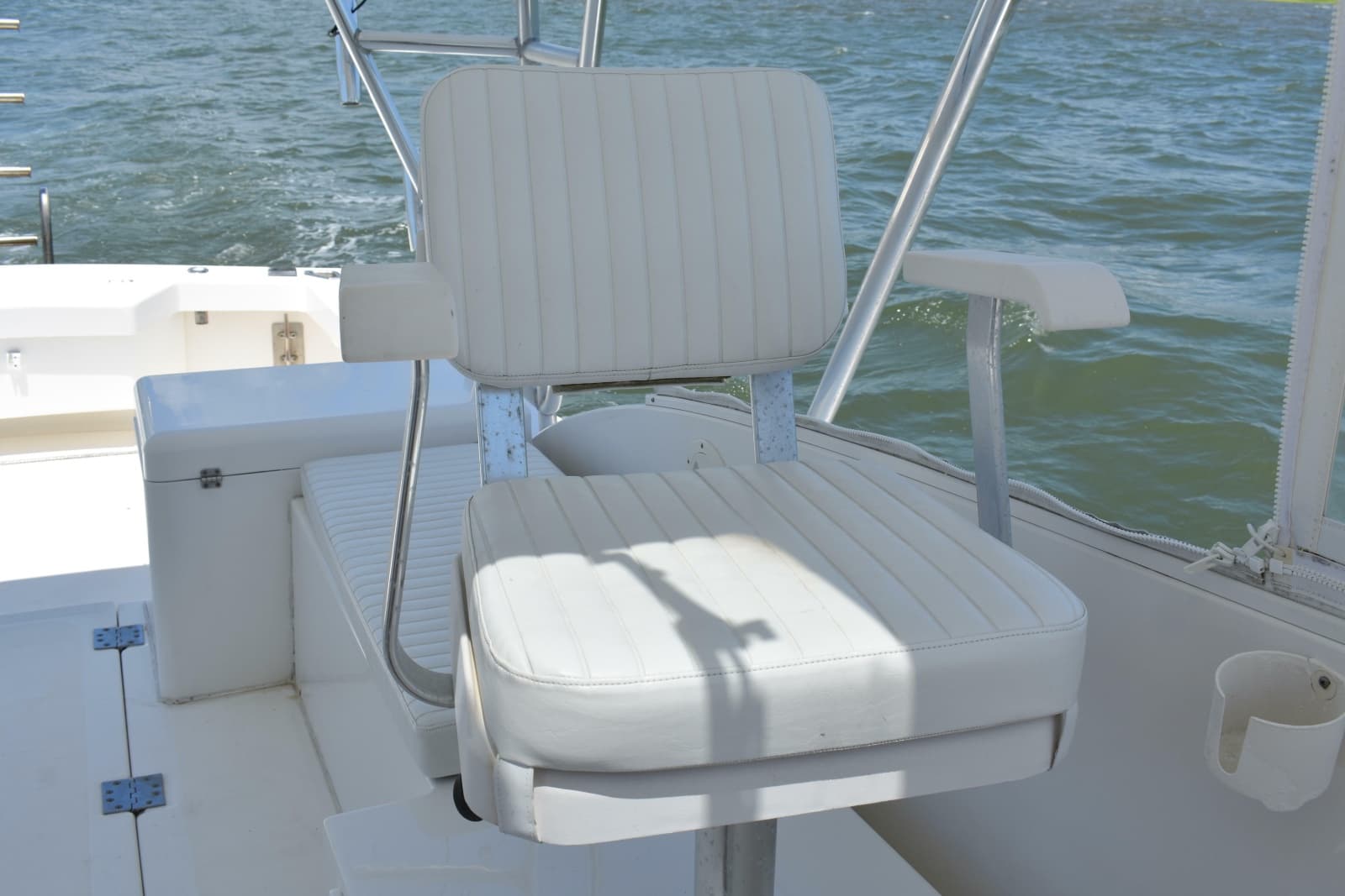 2004 Judge 34 Express - Photo 14