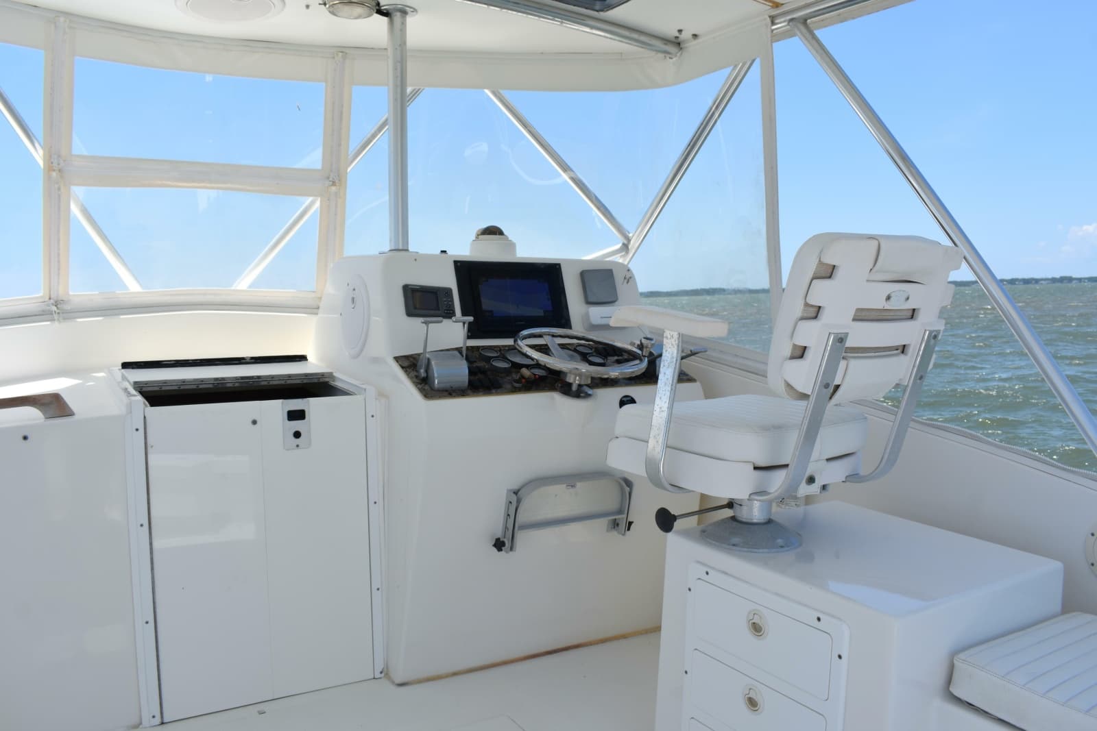 2004 Judge 34 Express - Photo 15