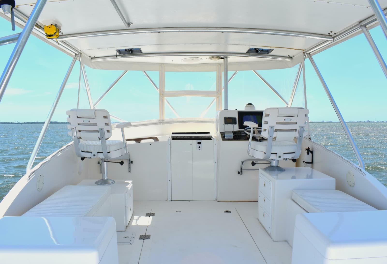 2004 Judge 34 Express - Photo 19