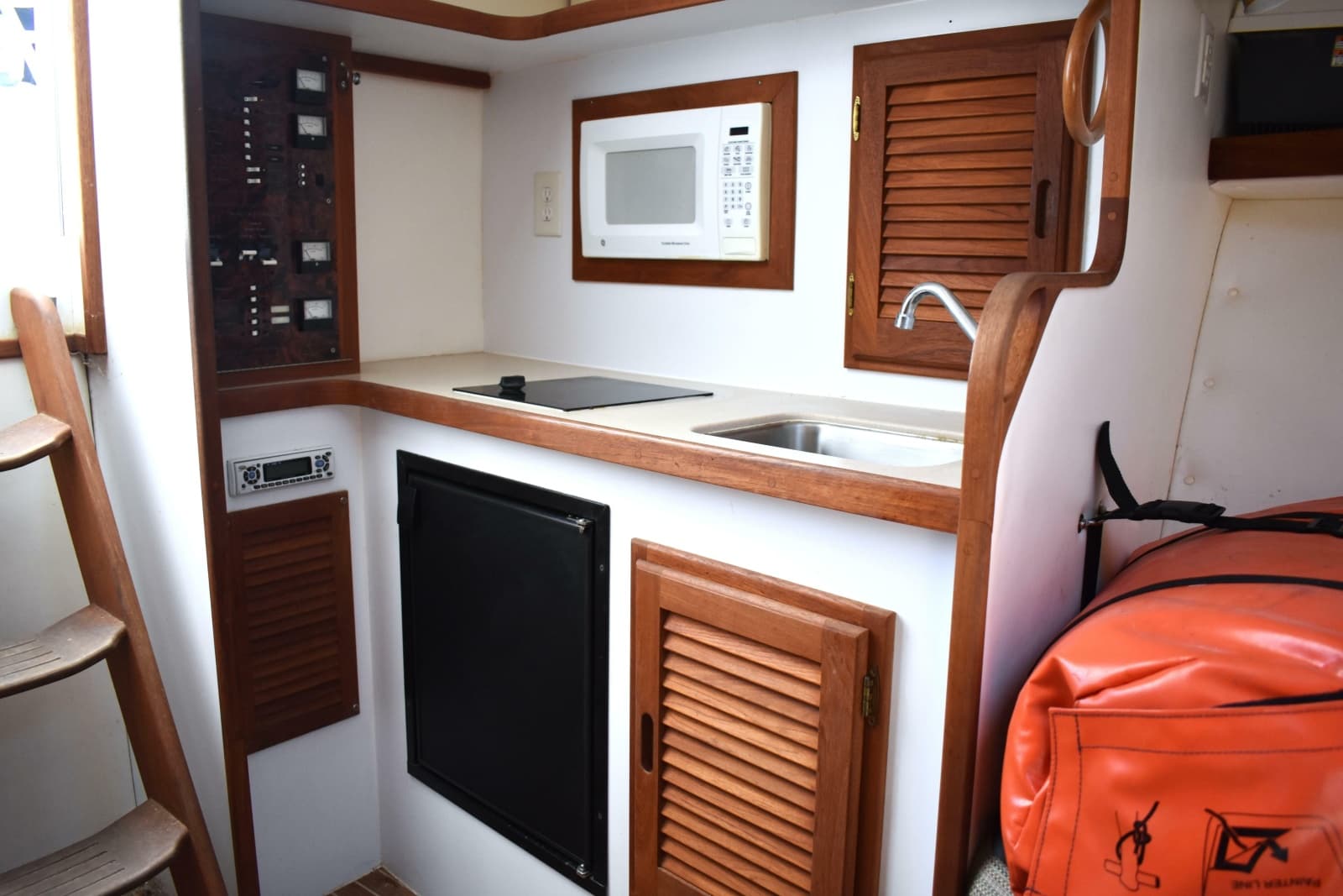 2004 Judge 34 Express - Photo 26