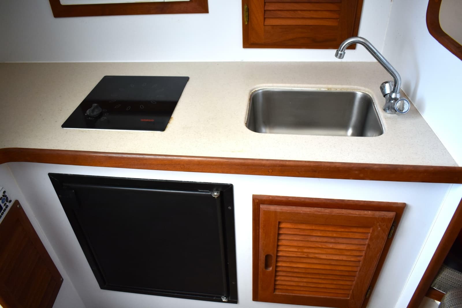 2004 Judge 34 Express - Photo 30