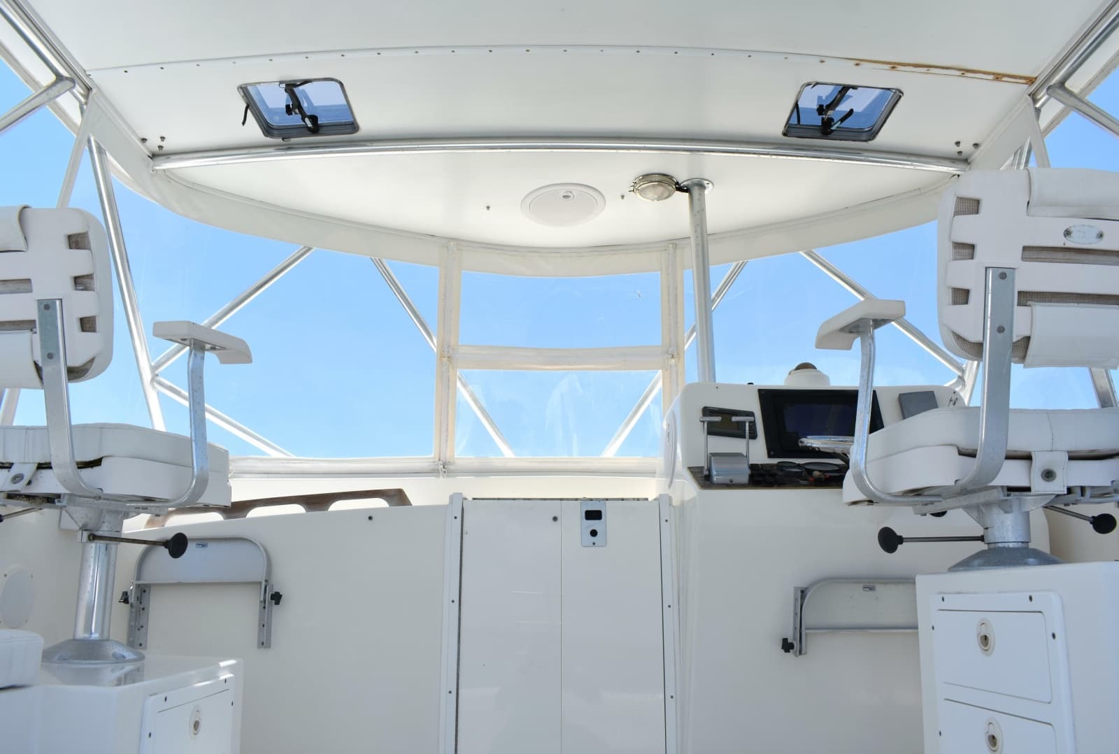 2004 Judge 34 Express - Photo 18