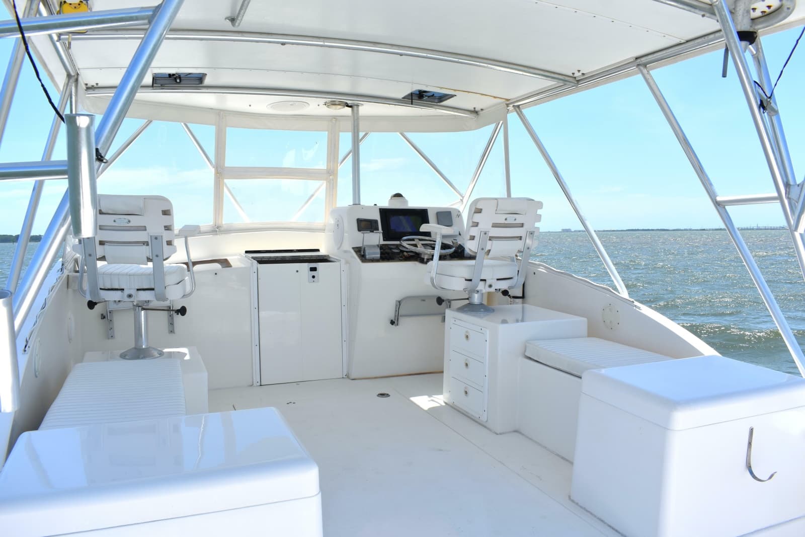 2004 Judge 34 Express - Photo 21