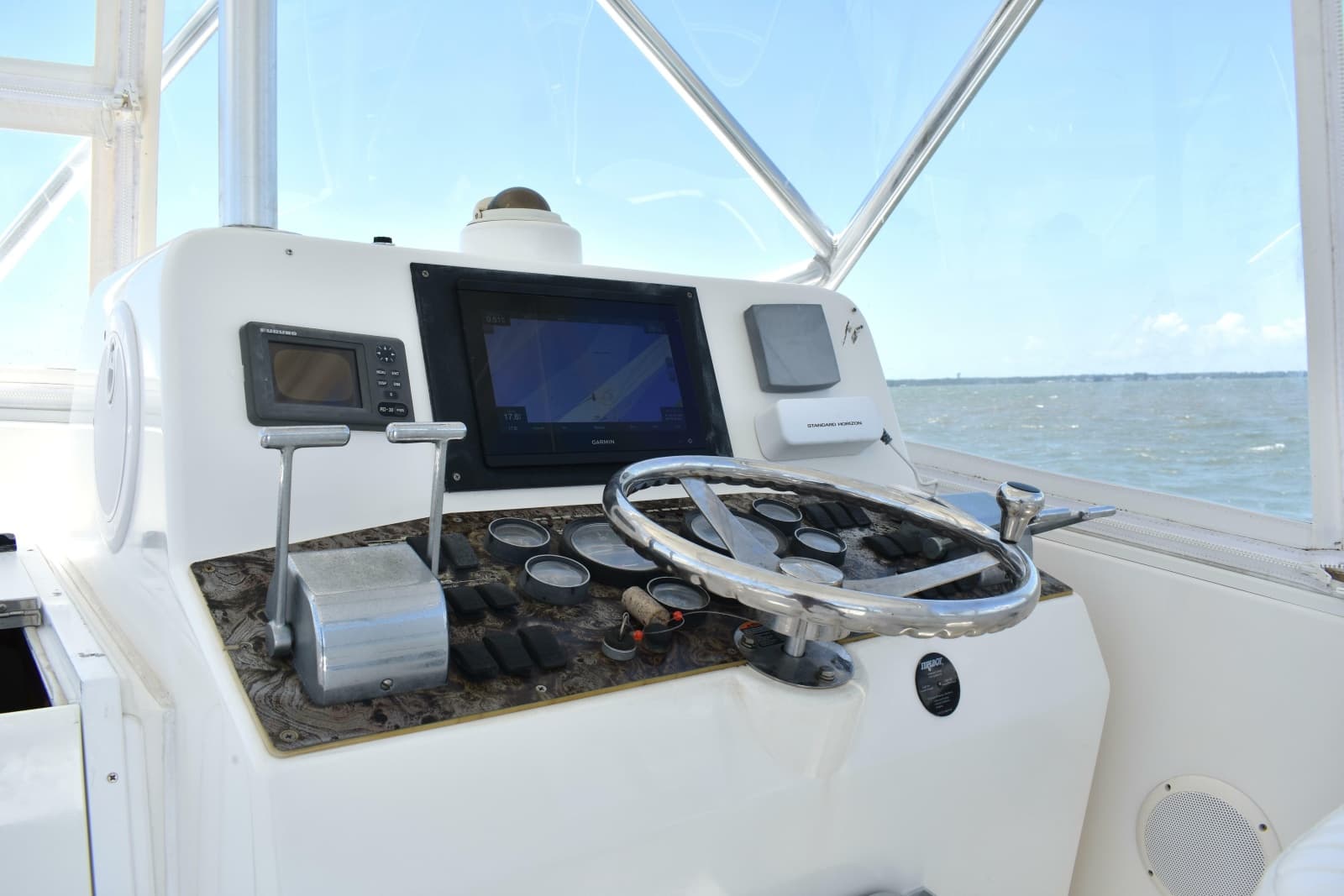 2004 Judge 34 Express - Photo 17