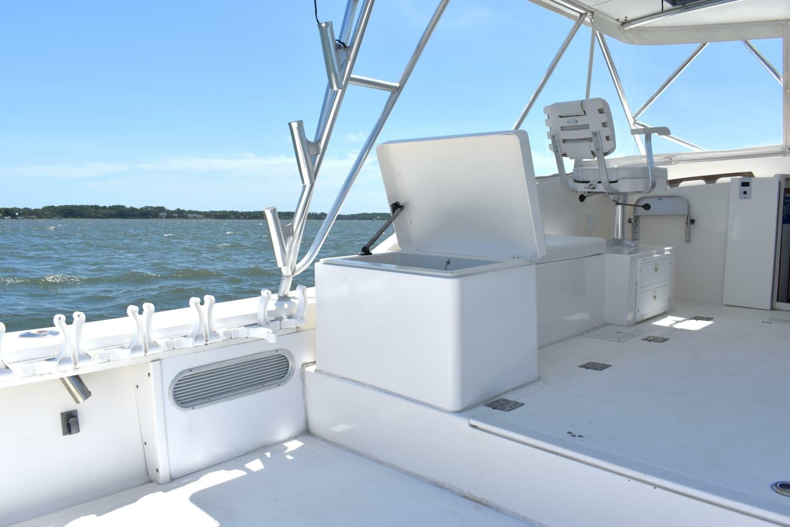 2004 Judge 34 Express - Photo 13
