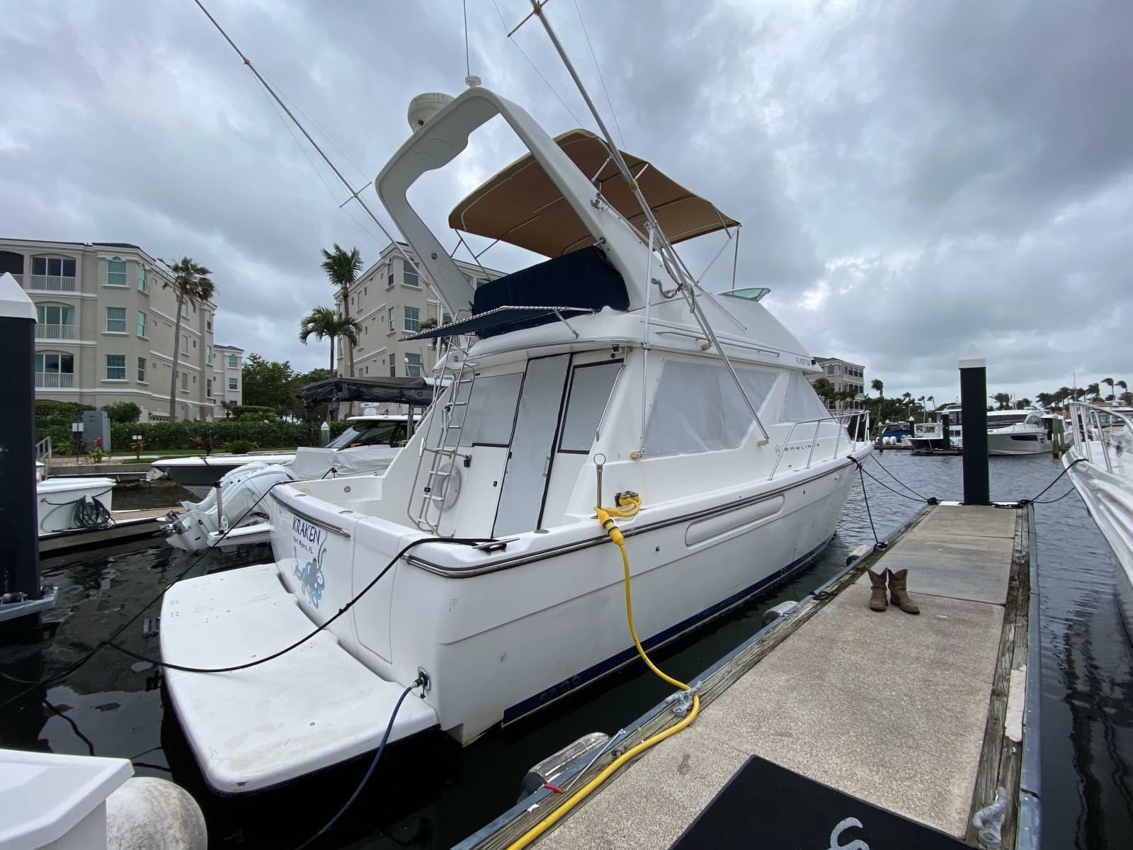 2001 Bayliner 3988 Motoryacht - Photo 3
