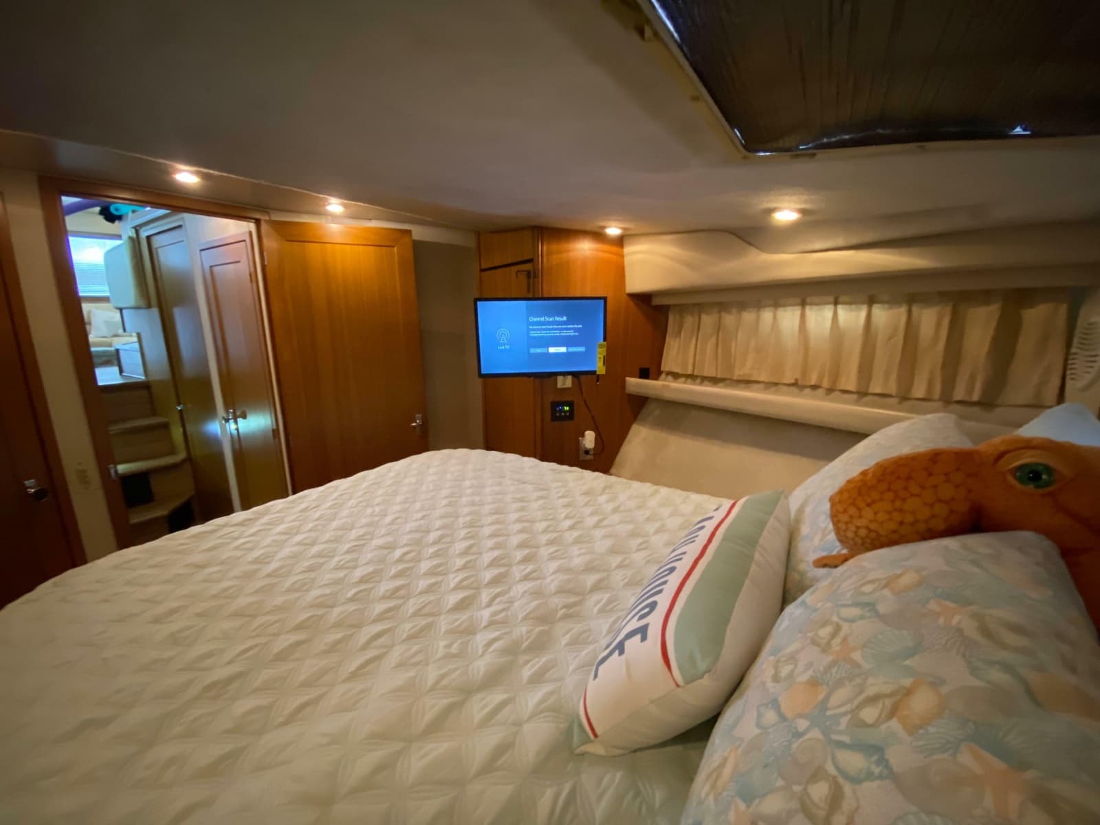 2001 Bayliner 3988 Motoryacht - Photo 30
