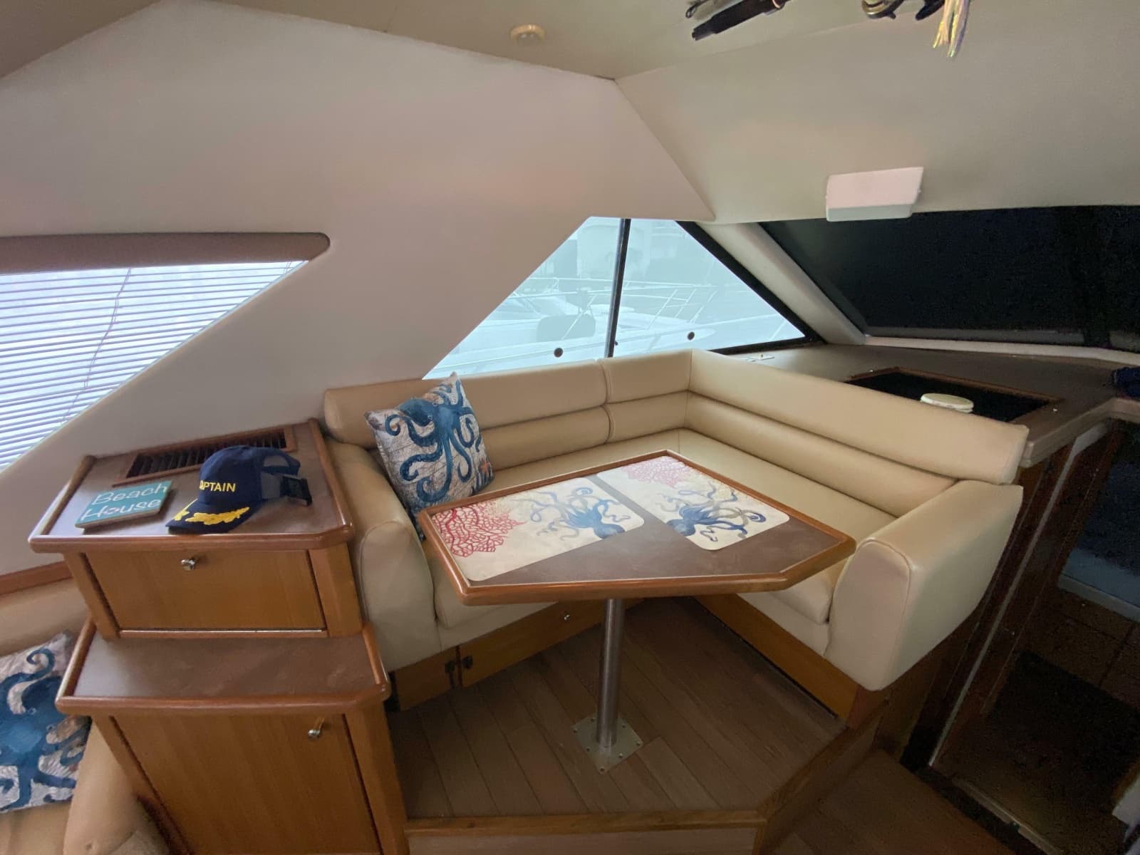 2001 Bayliner 3988 Motoryacht - Photo 13