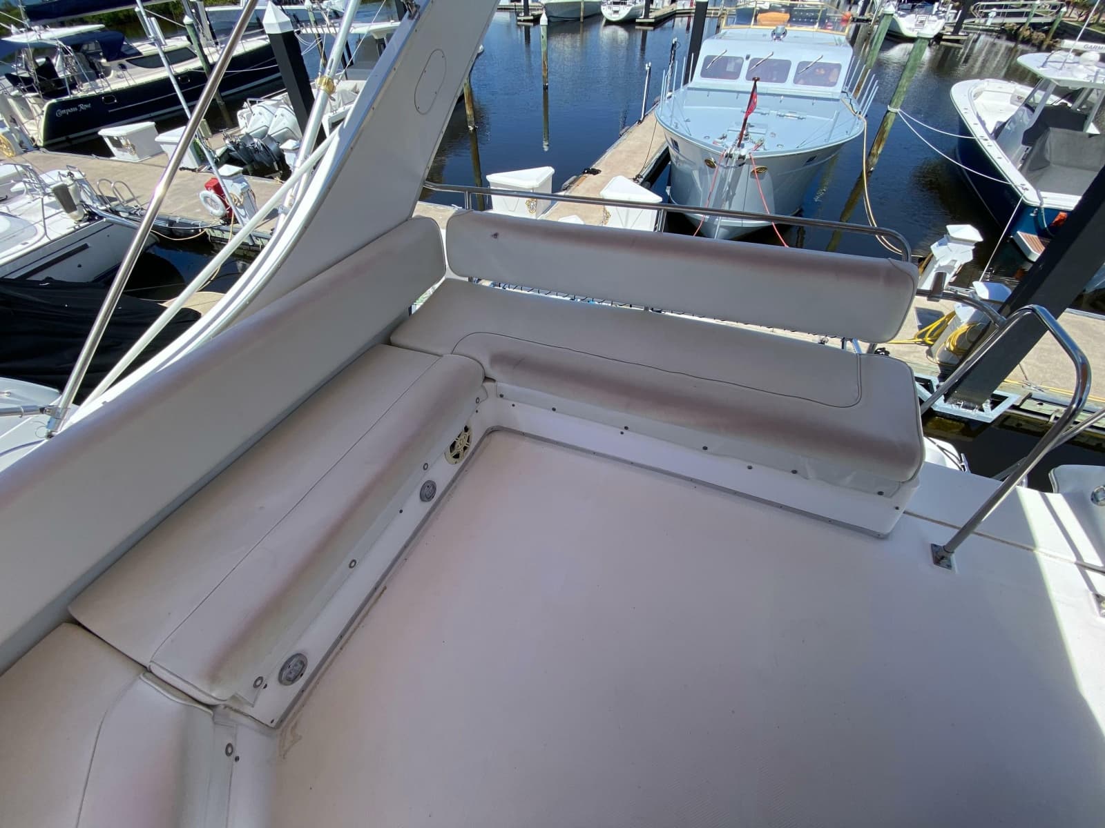 2001 Bayliner 3988 Motoryacht - Photo 67