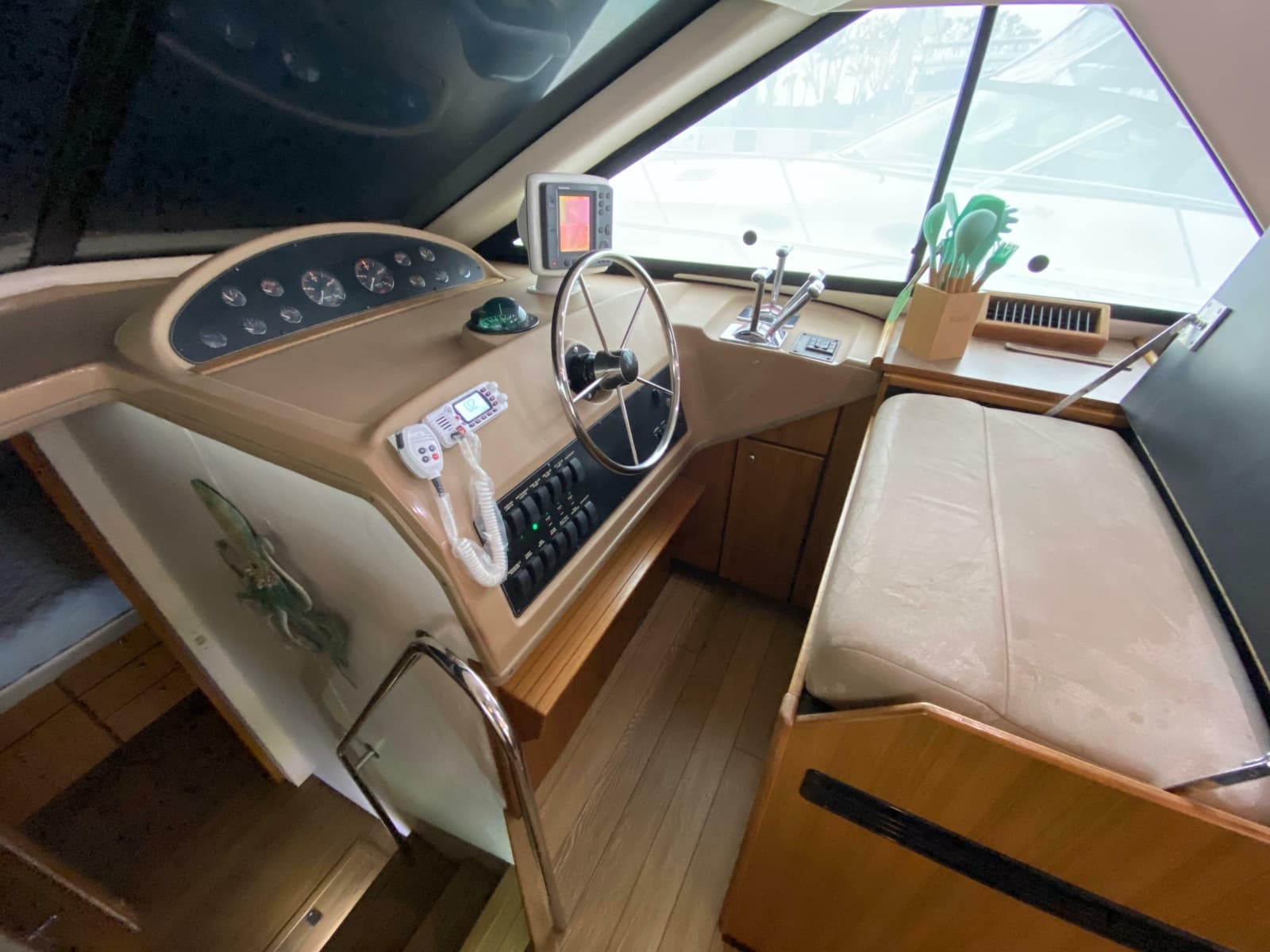 2001 Bayliner 3988 Motoryacht - Photo 18