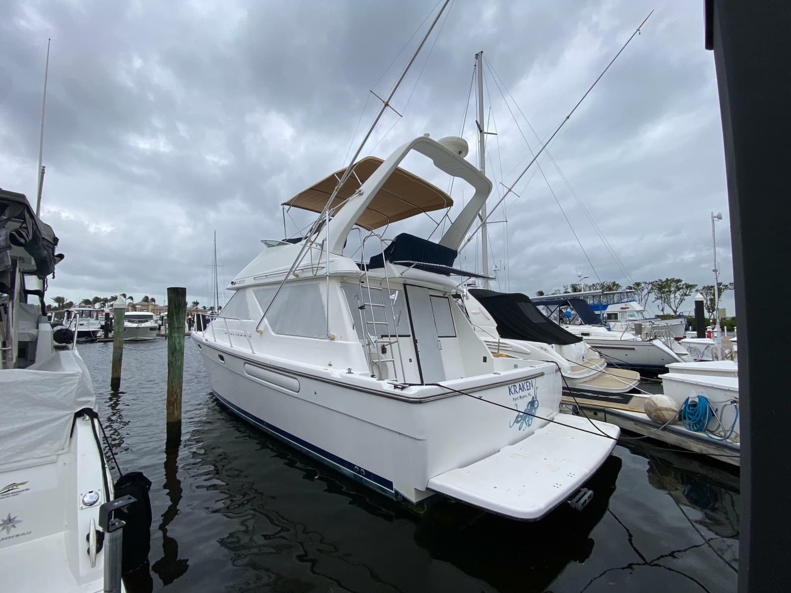 2001 Bayliner 3988 Motoryacht - Photo 4