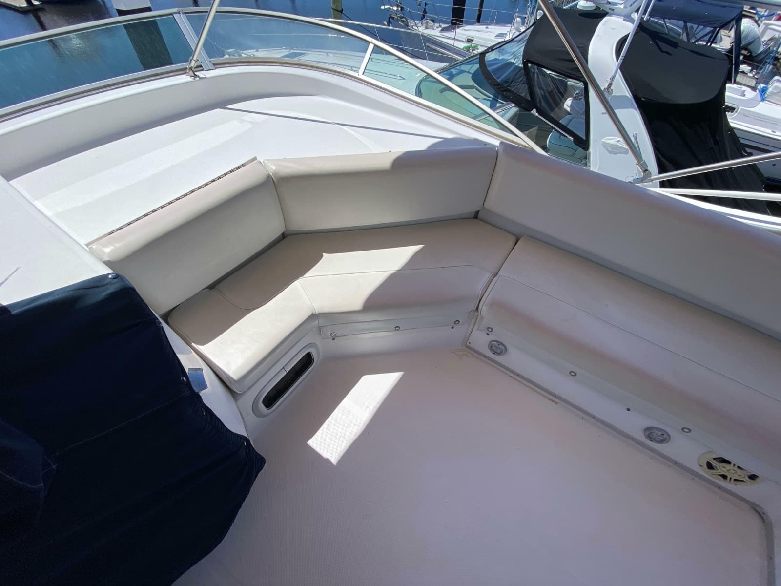 2001 Bayliner 3988 Motoryacht - Photo 66