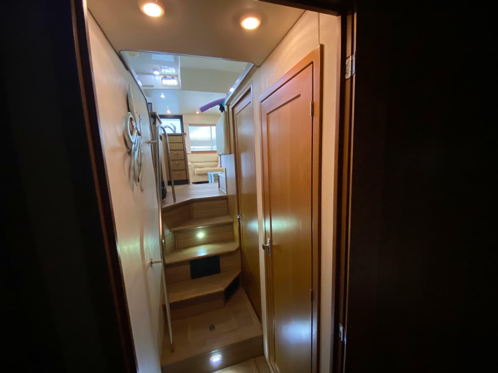 2001 Bayliner 3988 Motoryacht - Photo 32