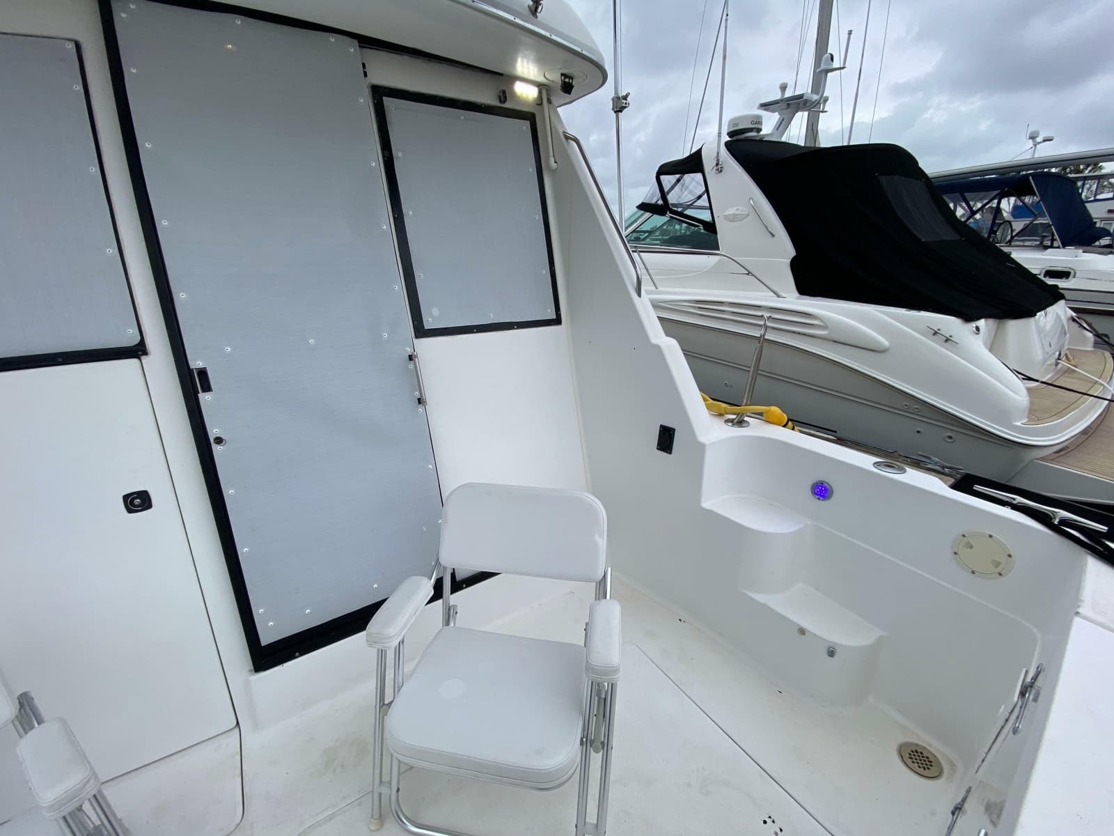 2001 Bayliner 3988 Motoryacht - Photo 6