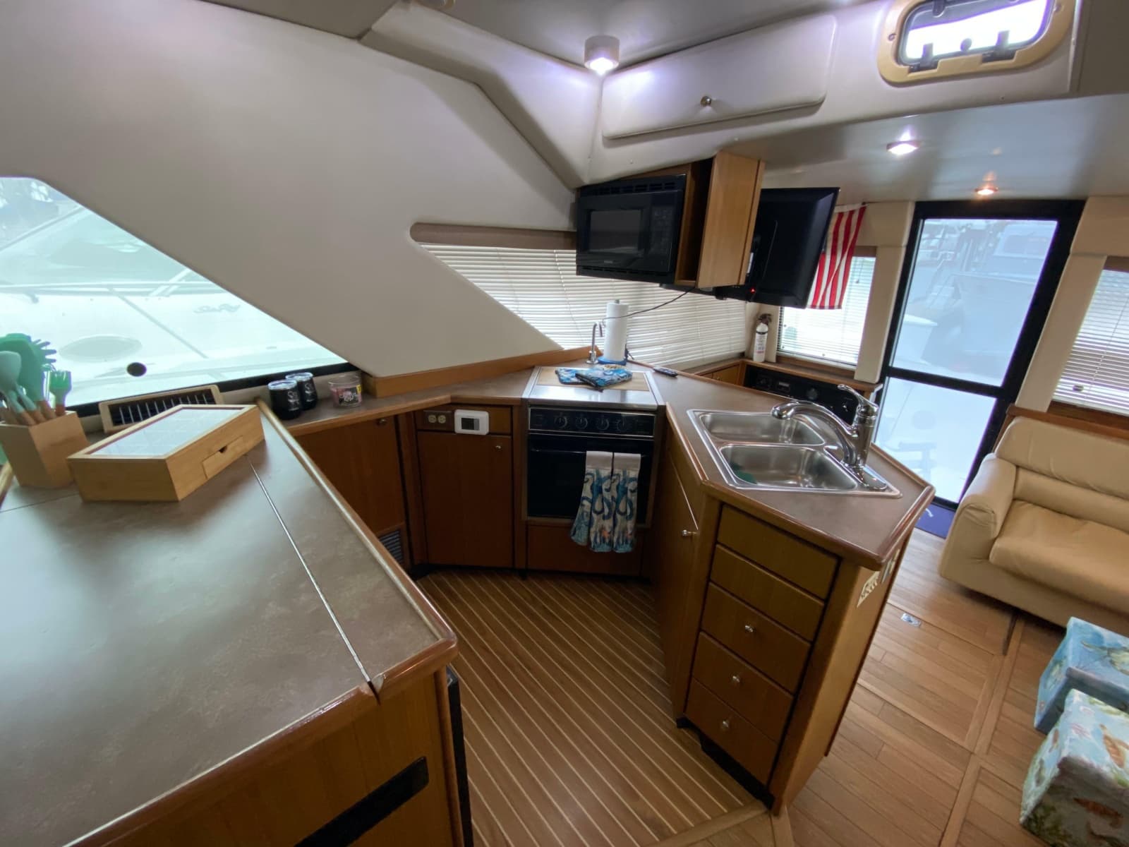 2001 Bayliner 3988 Motoryacht - Photo 15