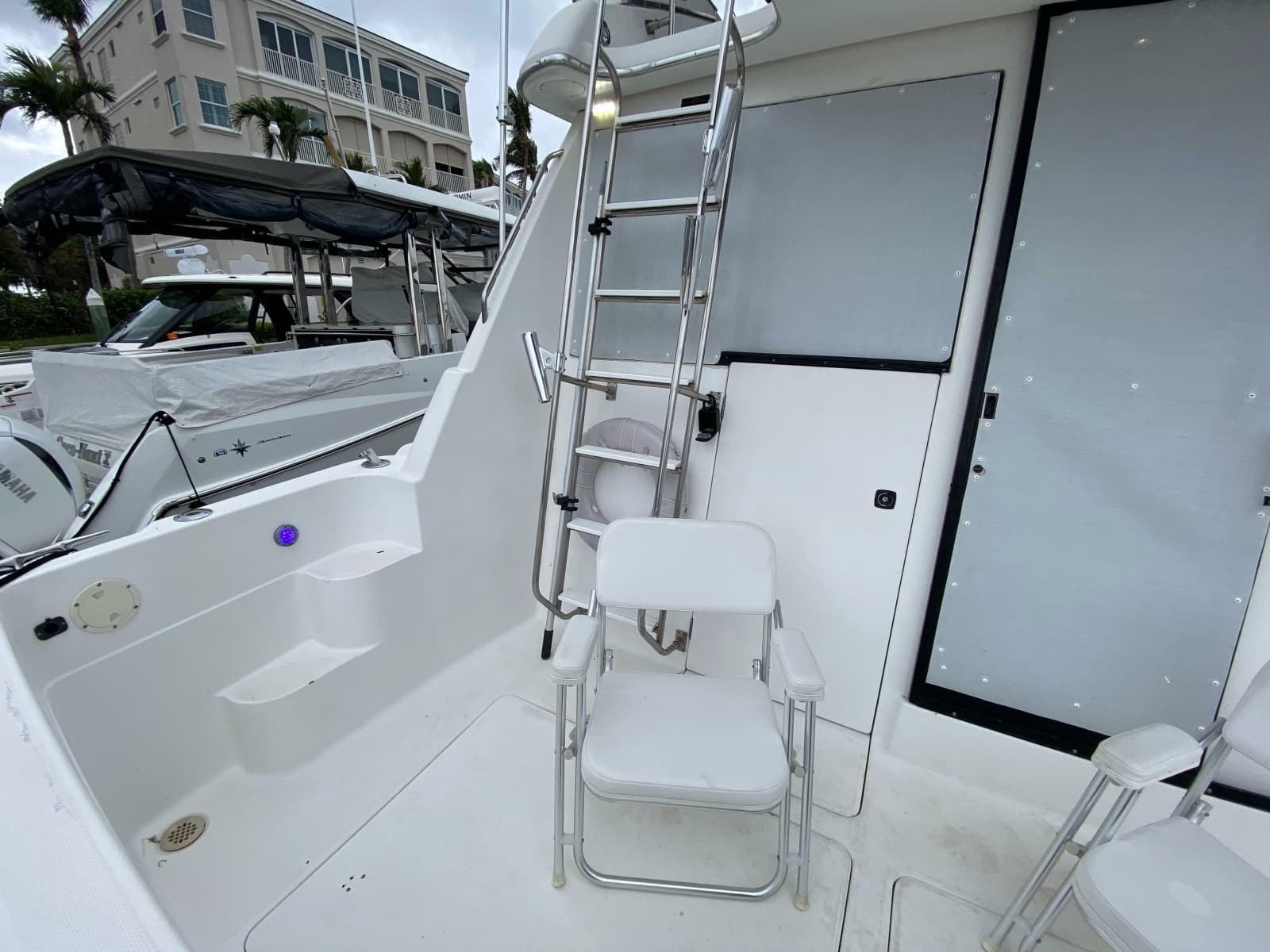2001 Bayliner 3988 Motoryacht - Photo 7