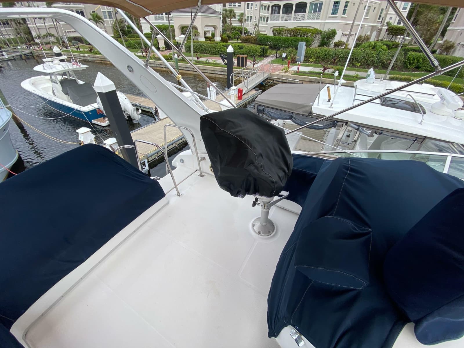 2001 Bayliner 3988 Motoryacht - Photo 48