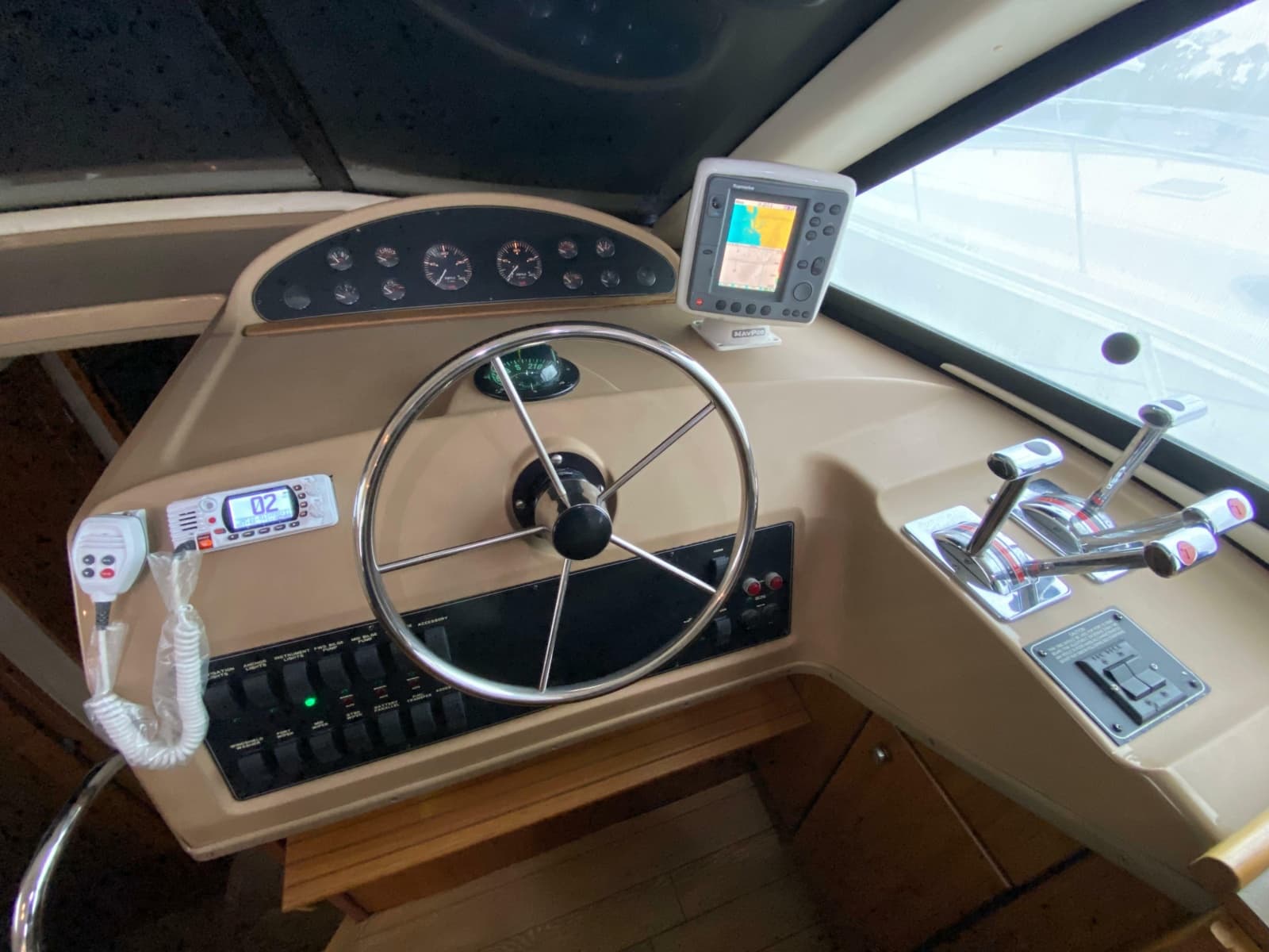 2001 Bayliner 3988 Motoryacht - Photo 19