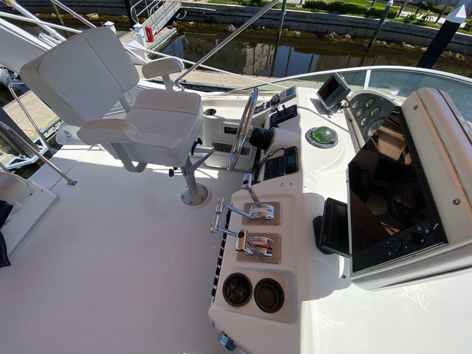 2001 Bayliner 3988 Motoryacht - Photo 65