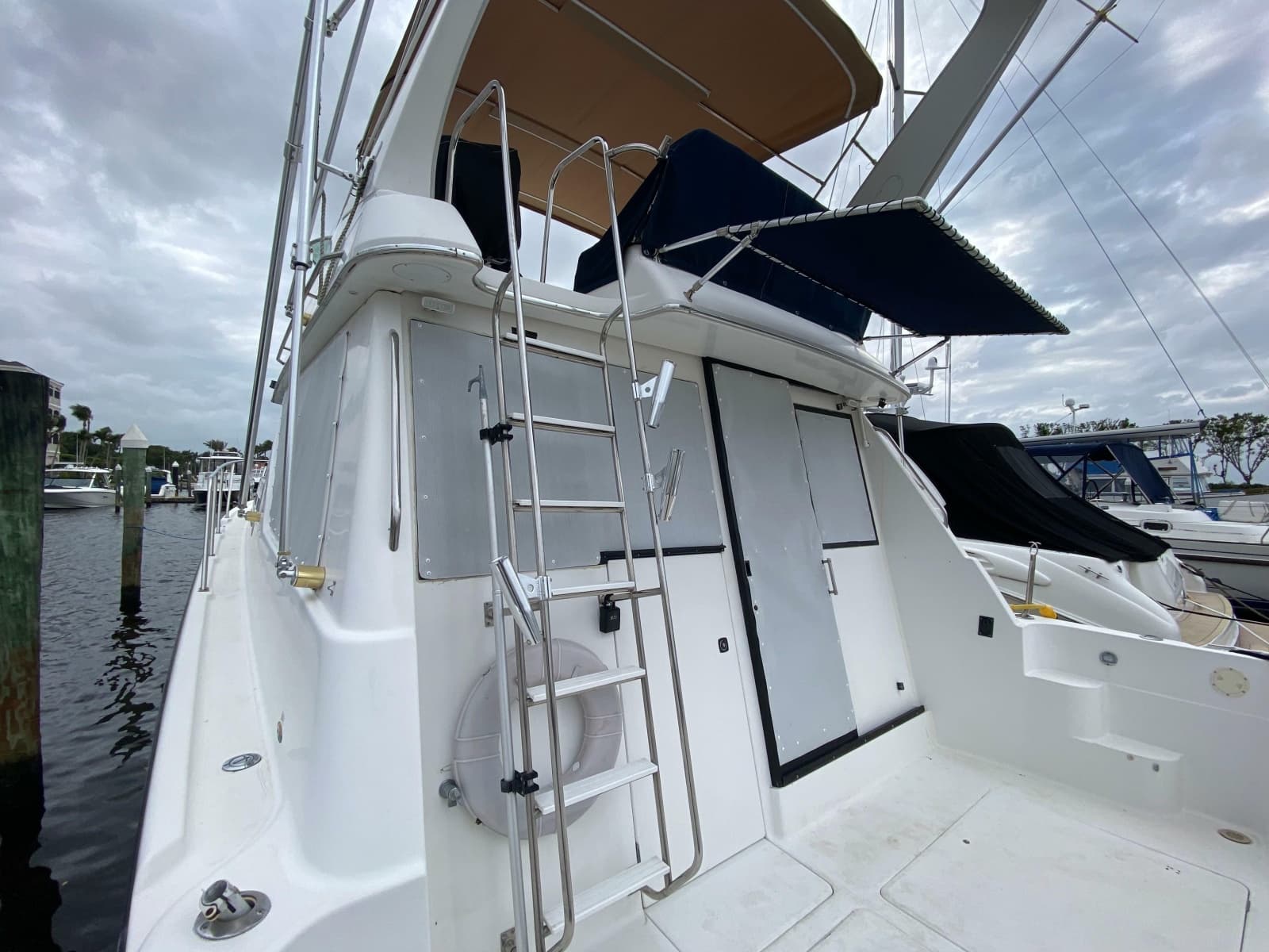 2001 Bayliner 3988 Motoryacht - Photo 43