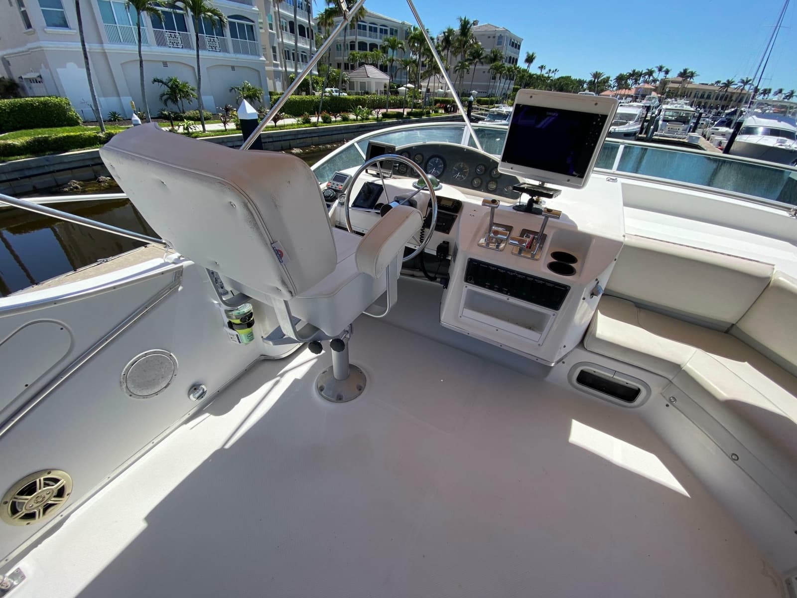 2001 Bayliner 3988 Motoryacht - Photo 62