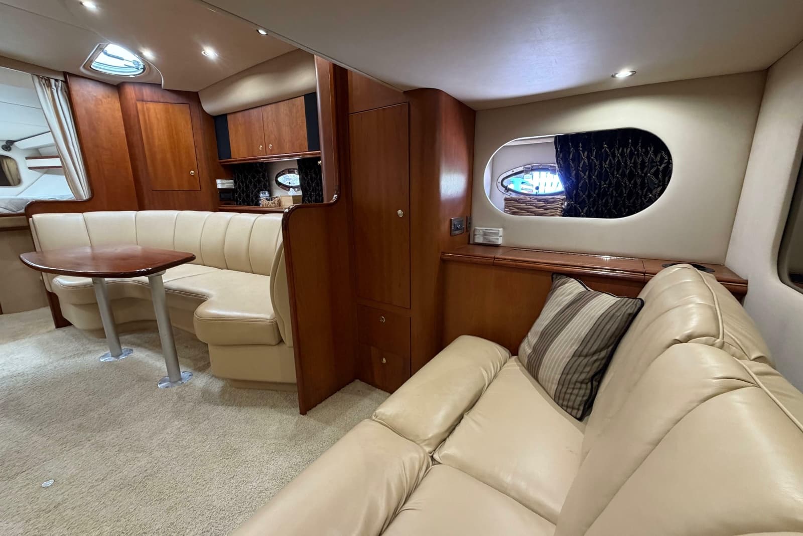2001 Cruisers Yachts 3672 Express - Photo 31
