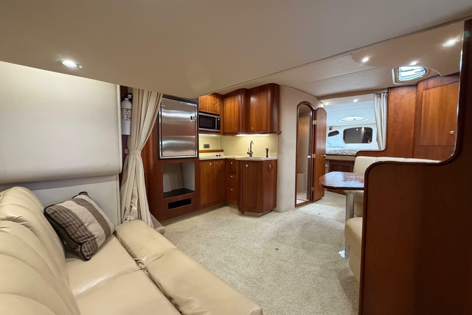 2001 Cruisers Yachts 3672 Express - Photo 30