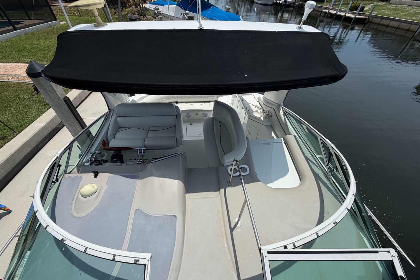 2001 Cruisers Yachts 3672 Express - Photo 23