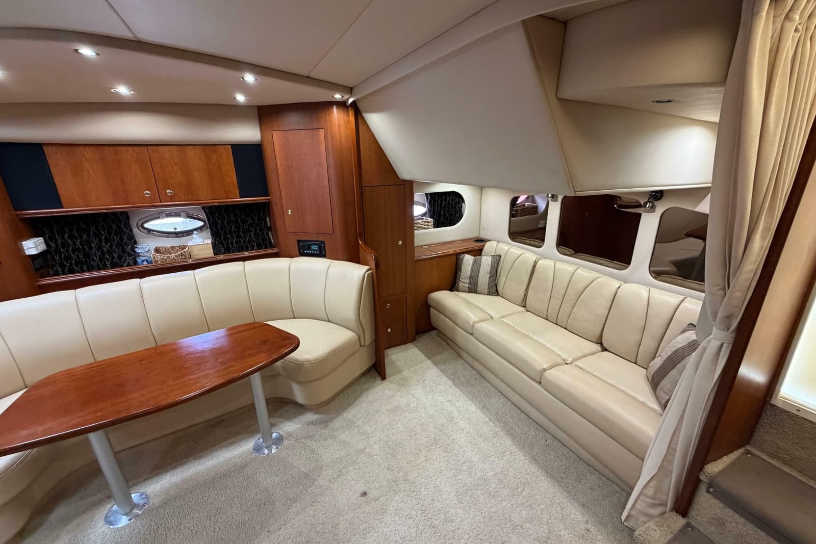 2001 Cruisers Yachts 3672 Express - Photo 32