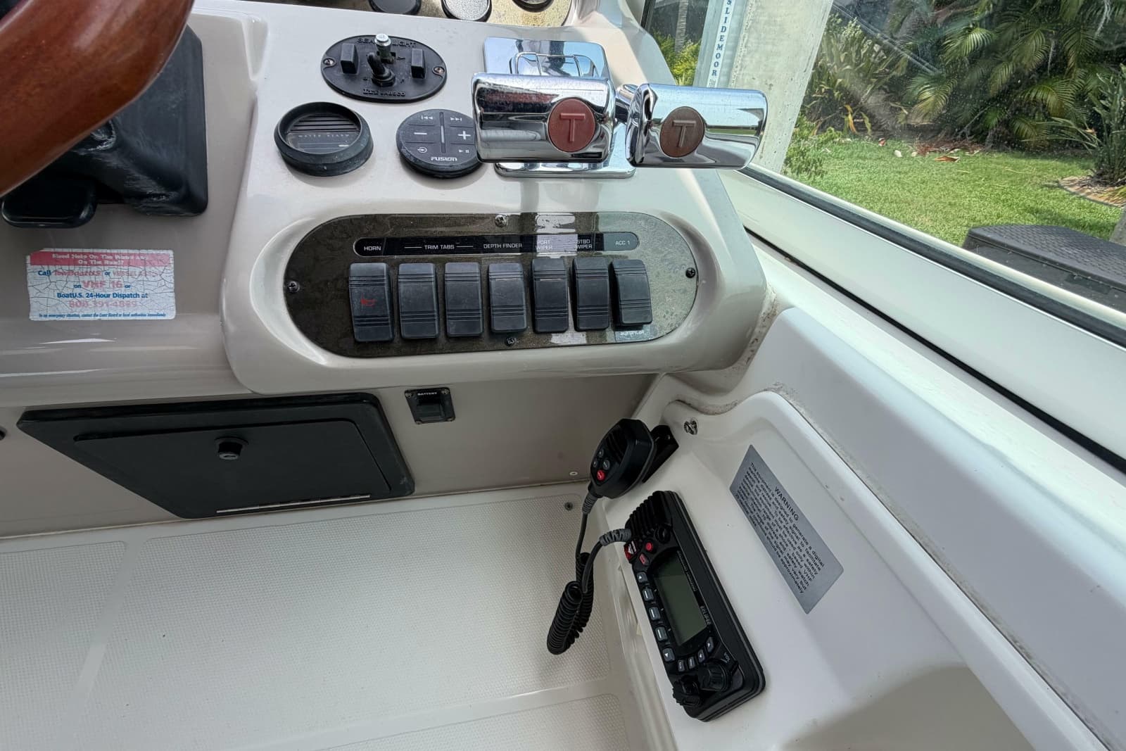 2001 Cruisers Yachts 3672 Express - Photo 16