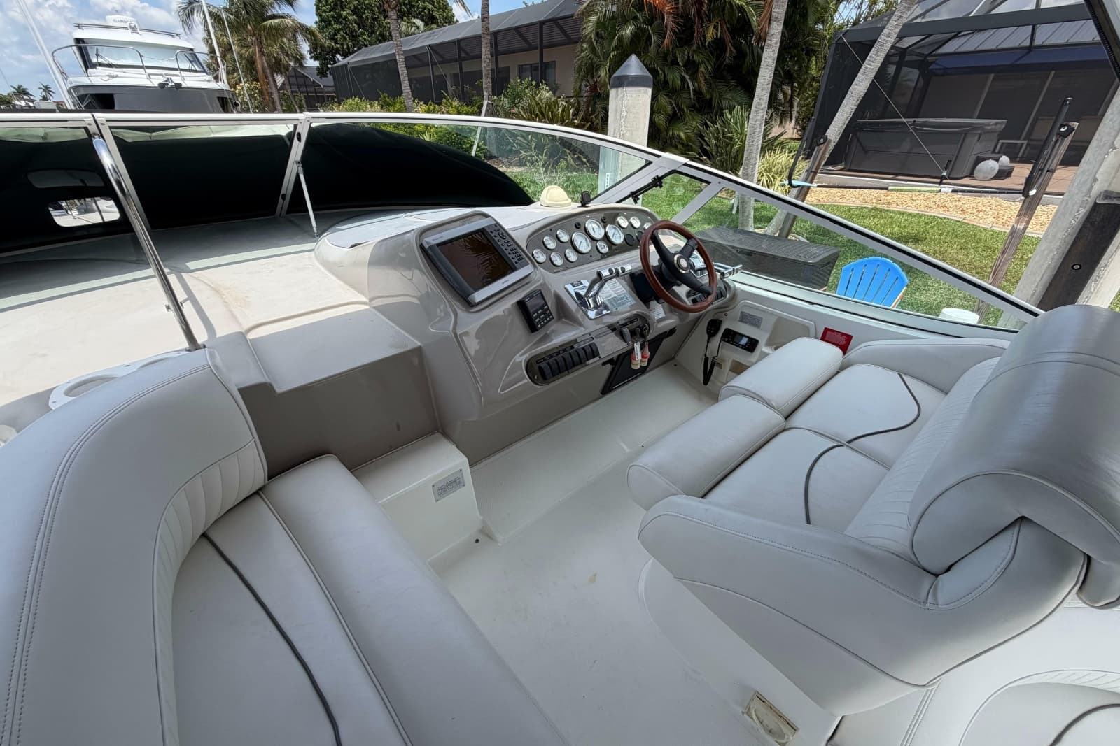 2001 Cruisers Yachts 3672 Express - Photo 11